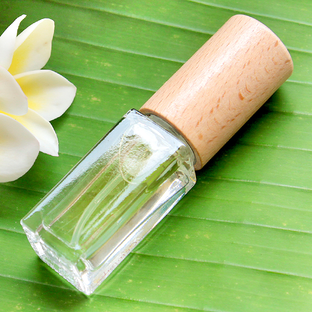 バリ島の香水のアトマイザー写真