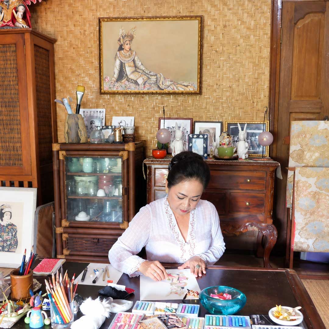 マンデラ恵子さんがバリ絵画を描く