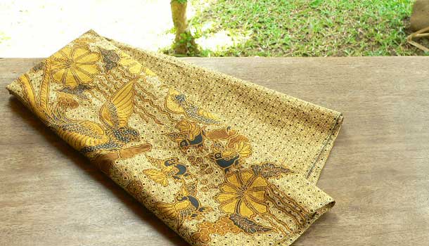 インドネシアの更紗 バティック ソガ色のソロ産バティック。インドネシアのジャワ更紗(bt0036