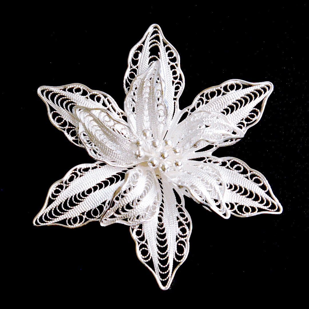 クレマチスの銀線細ブローチ