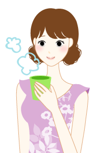 お茶を飲む女性の画像