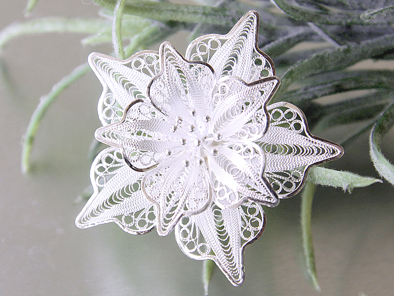 銀線細工ブローチのプルメリア！フィリグリーのアクセサリー