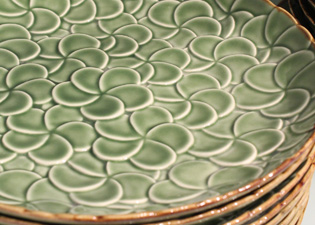 プルメリア柄の皿の画像