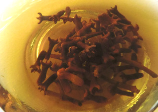クローブのお茶の画像